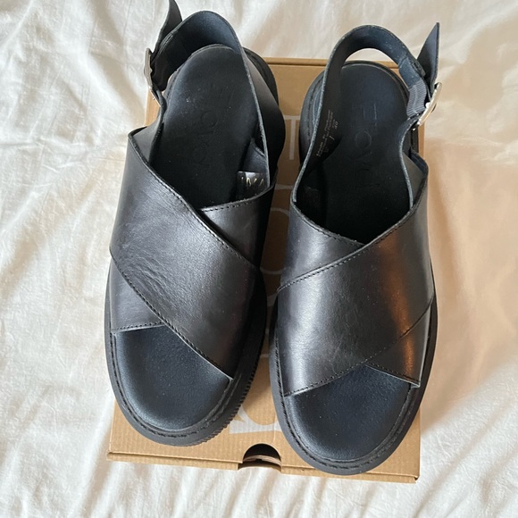 Lolita Platform Sandals in Black - Picture 4 of 6